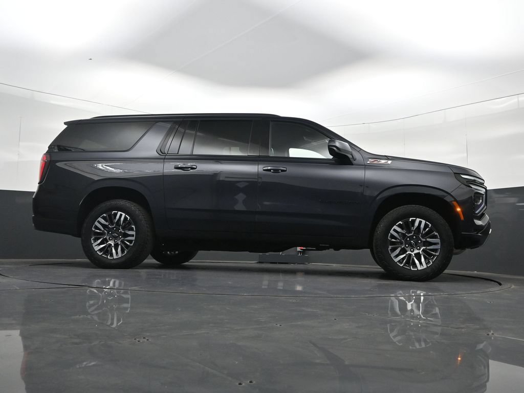 Used 2025 Chevrolet Suburban Z71 AWD/4WD image 35