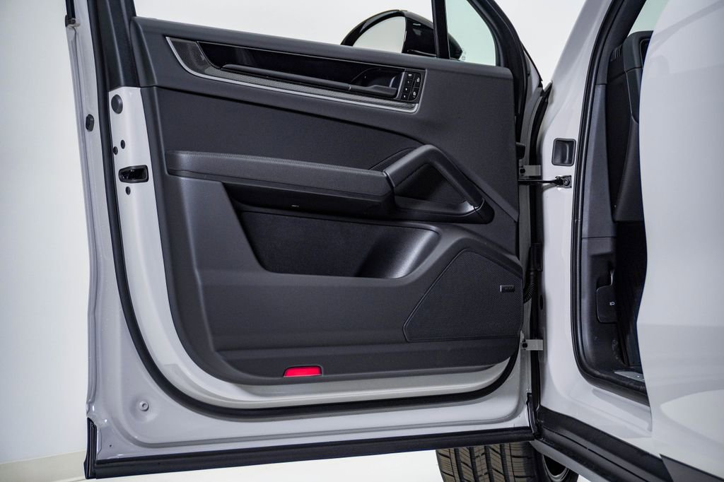 New 2026 Porsche Cayenne image 25