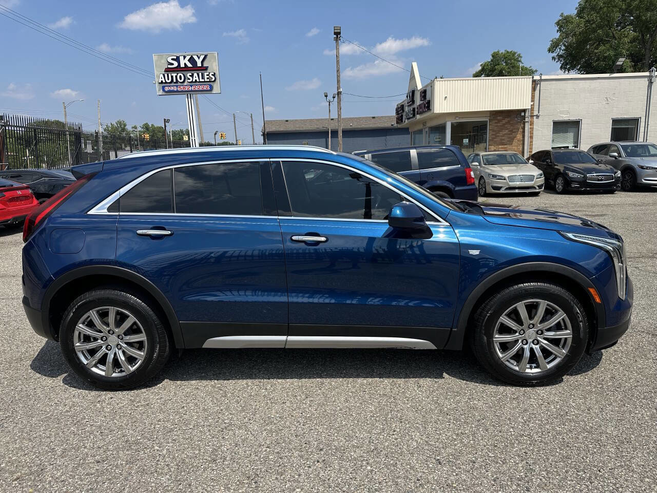 Used 2019 Cadillac XT4 Premium Luxury w/ Cold Weather Package image 4