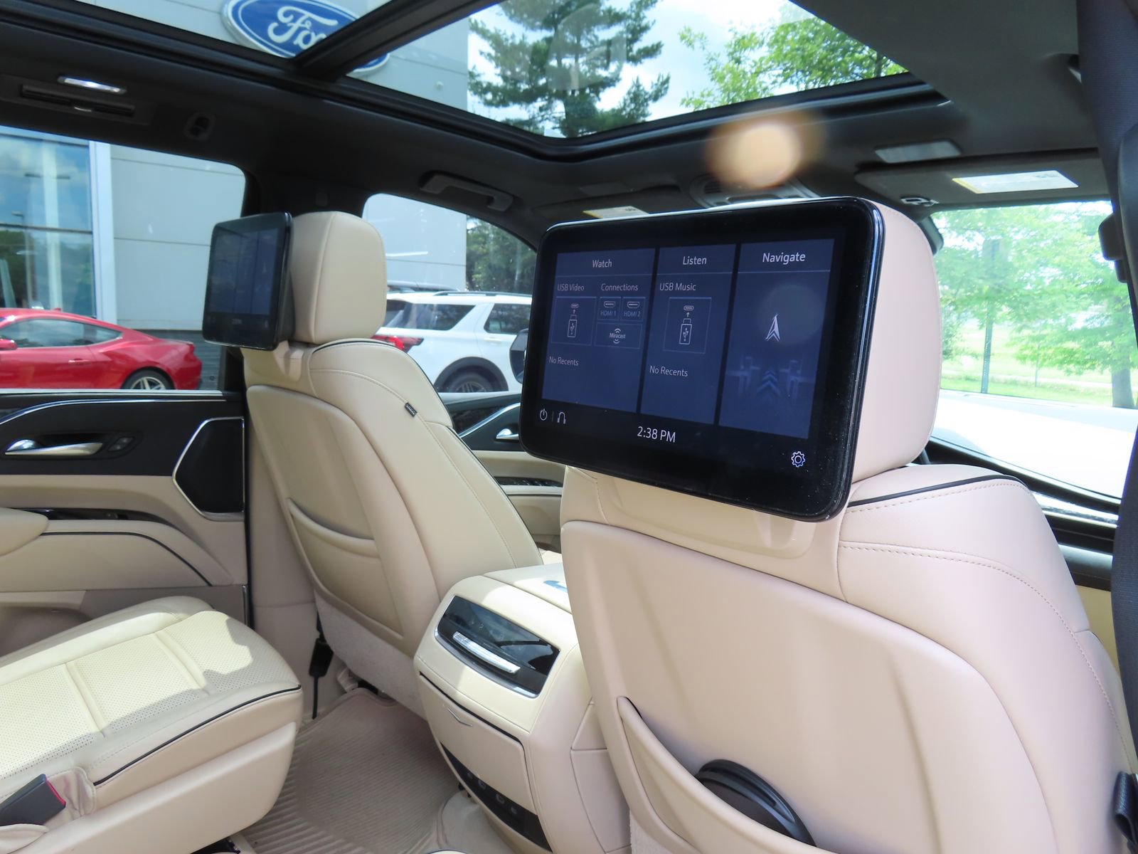 Used 2021 Cadillac Escalade Premium Luxury w/ Performance Package AWD/4WD image 37