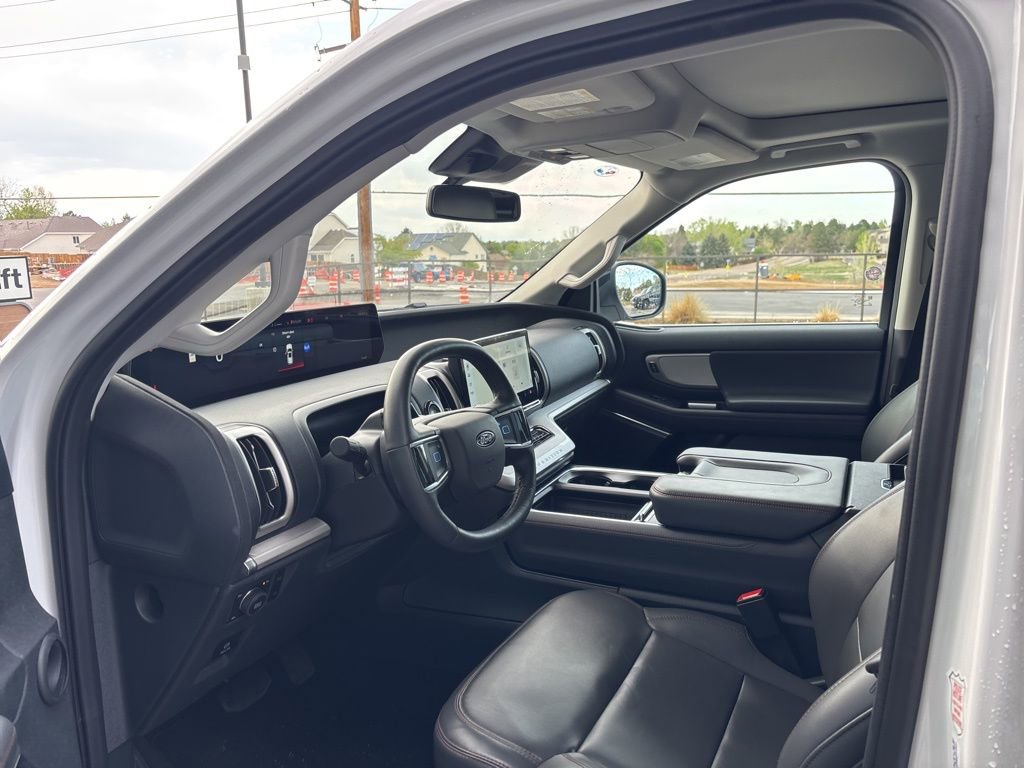 Used 2025 Ford Expedition Active AWD/4WD image 9