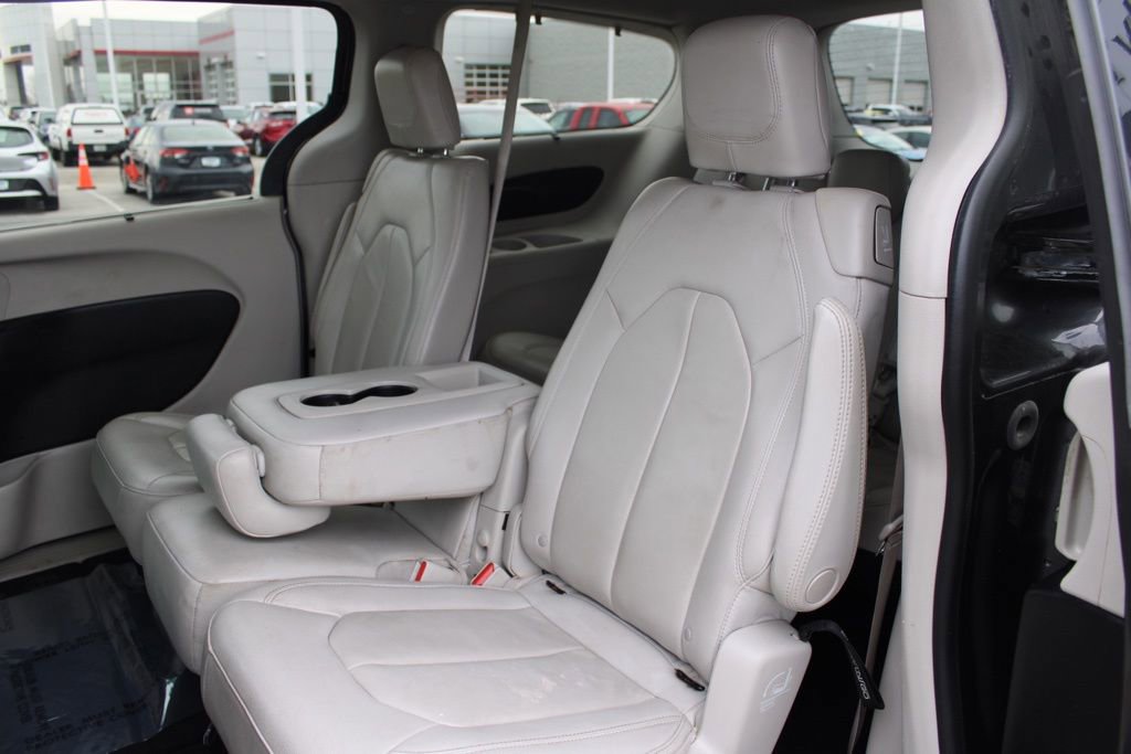 Used 2017 Chrysler Pacifica Touring-L image 26