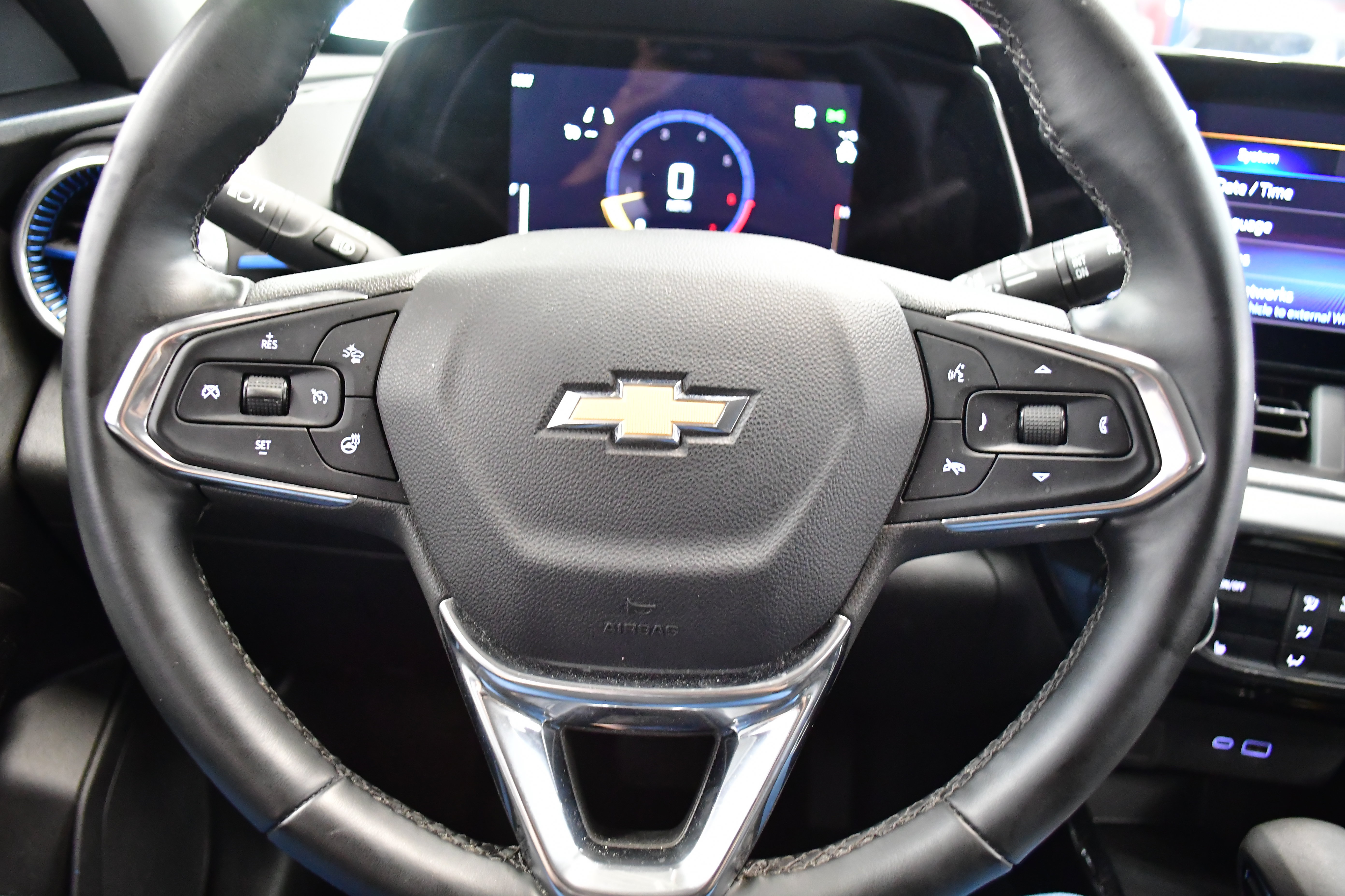 Used 2025 Chevrolet Trax LT w/ LT Convenience Package FWD image 20
