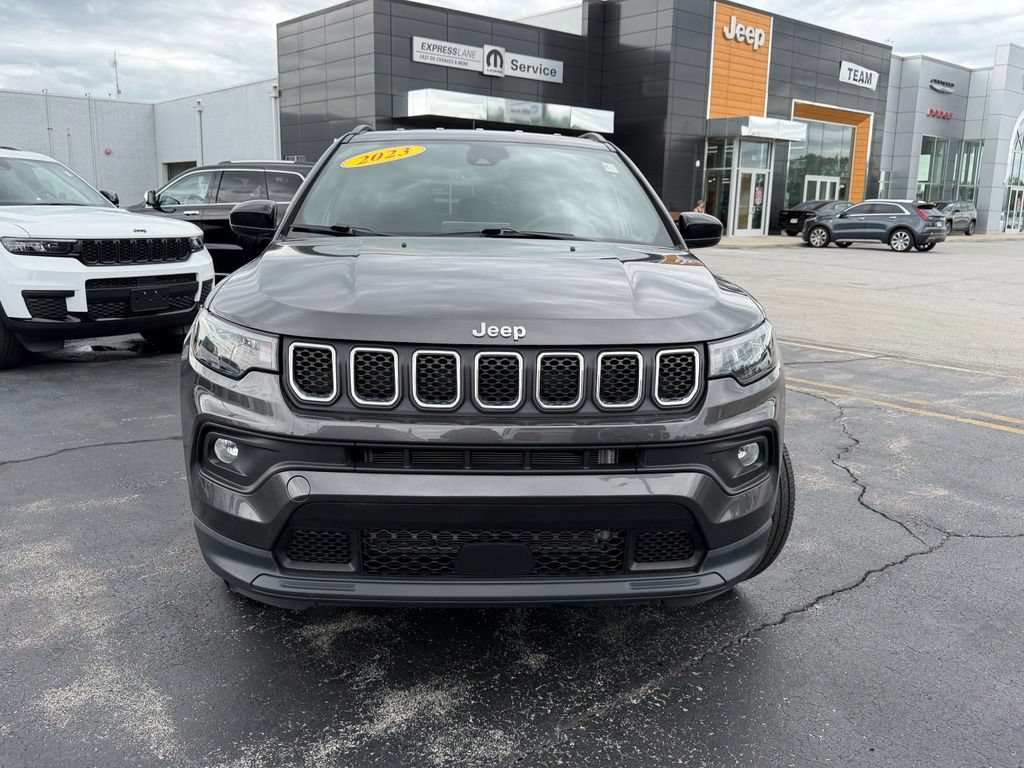 Used 2023 Jeep Compass Latitude AWD/4WD image 2
