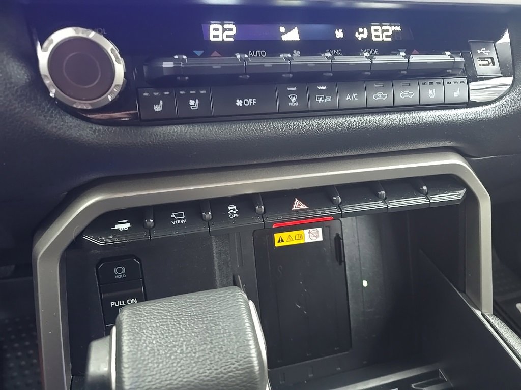 Used 2024 Toyota Tundra Limited image 27