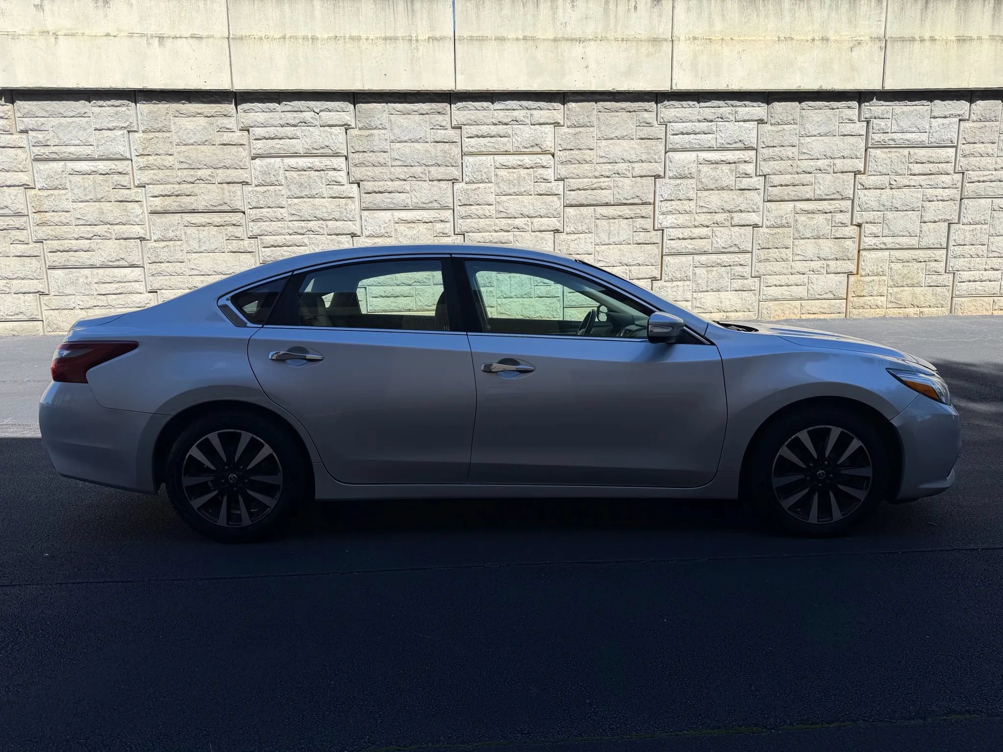 Used 2018 Nissan Altima 2.5 SL FWD image 6