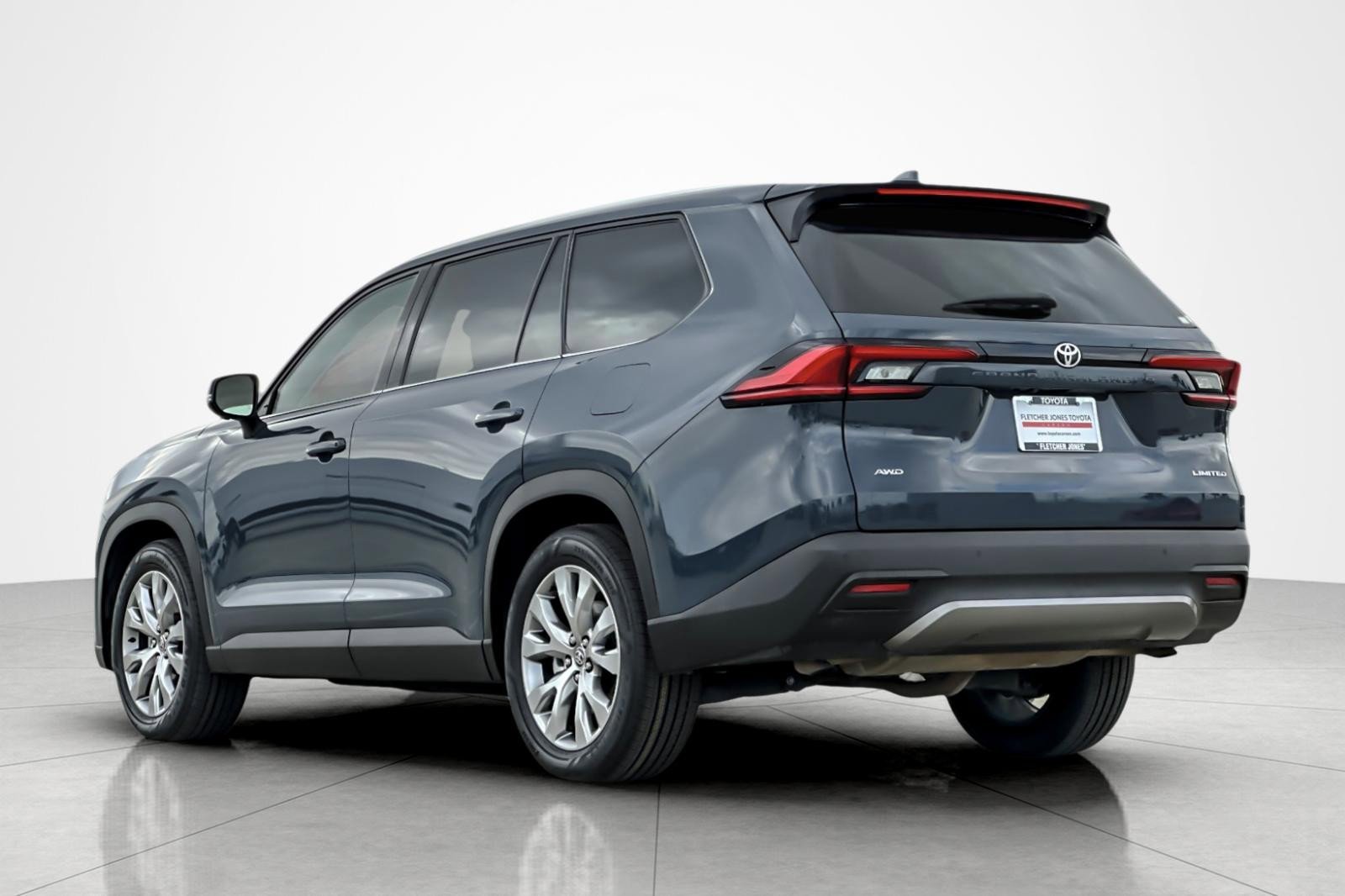 Used 2024 Toyota Grand Highlander Limited image 3