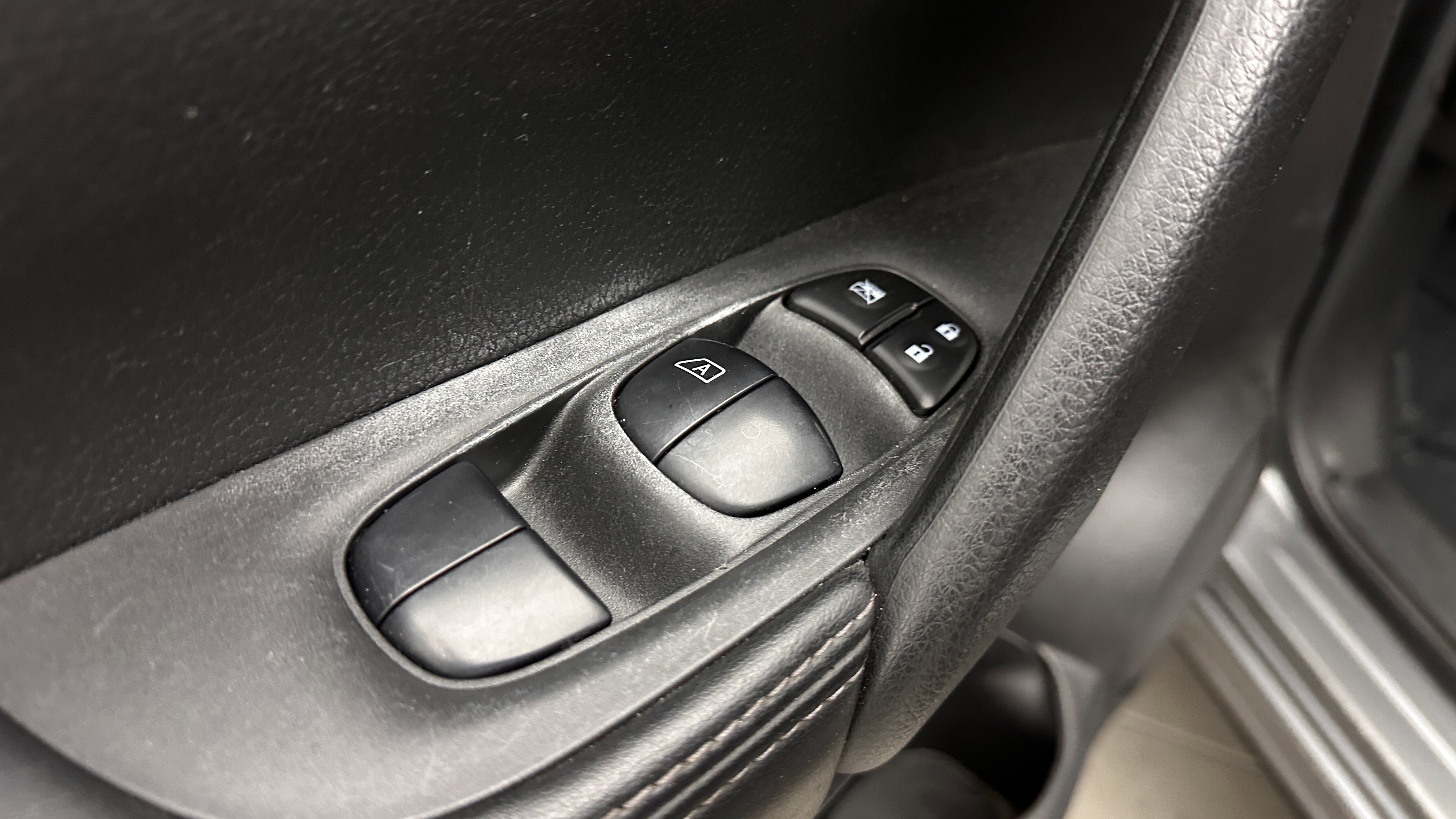Used 2019 Nissan Rogue Sport S FWD image 12