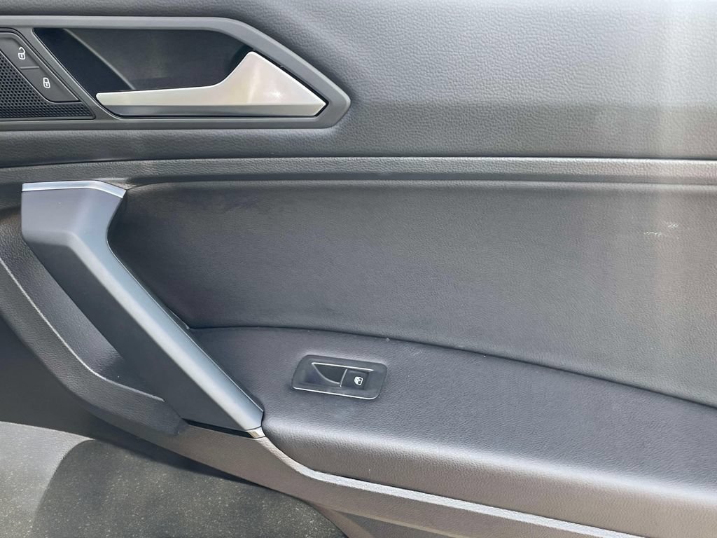 Used 2019 Volkswagen Tiguan SE w/ Panoramic Sunroof Package AWD/4WD image 9