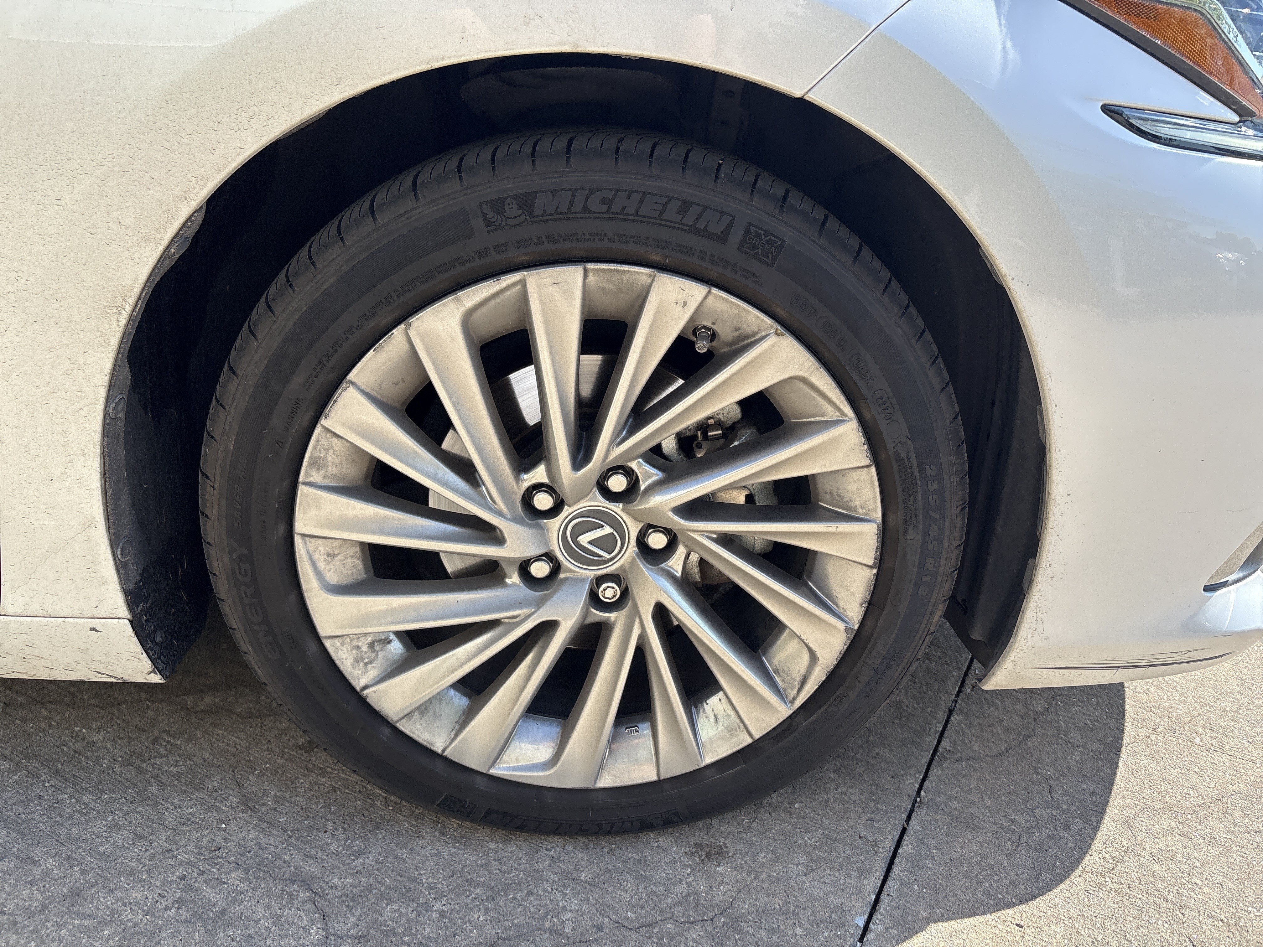 Used 2023 Lexus ES 300h w/ Accessory Package (Z2) FWD image 13