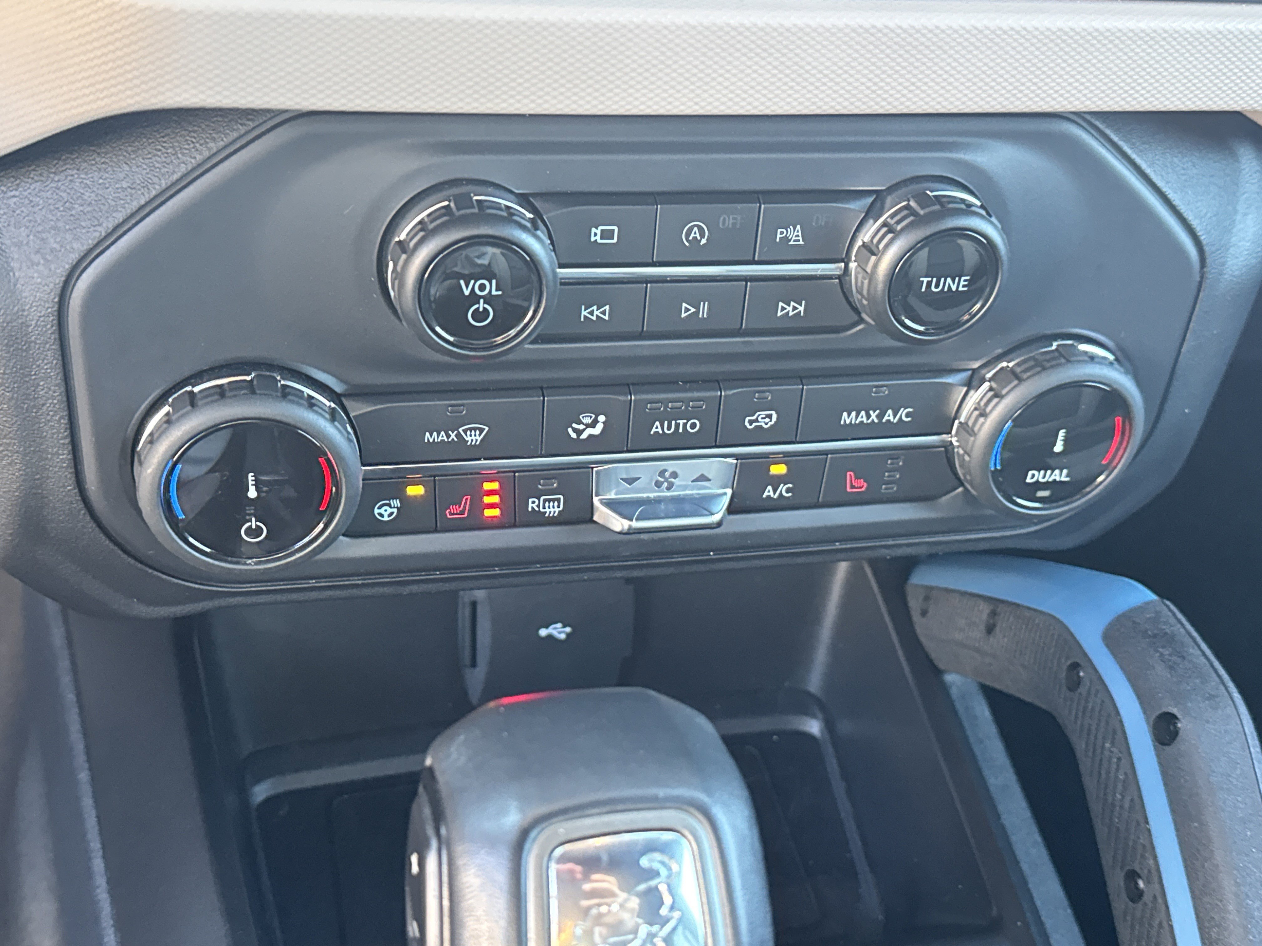 Used 2022 Ford Bronco Wildtrak image 35