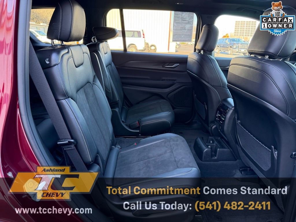 Used 2025 Jeep Grand Cherokee L Altitude image 15