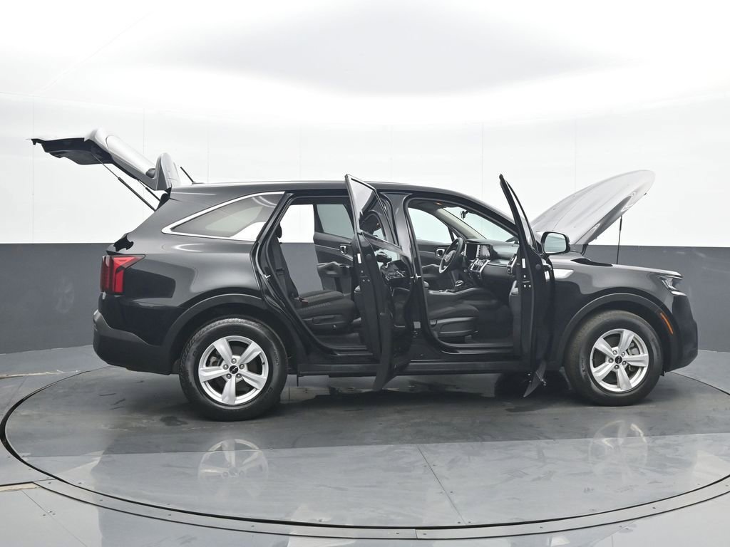 Used 2023 Kia Sorento LX image 25