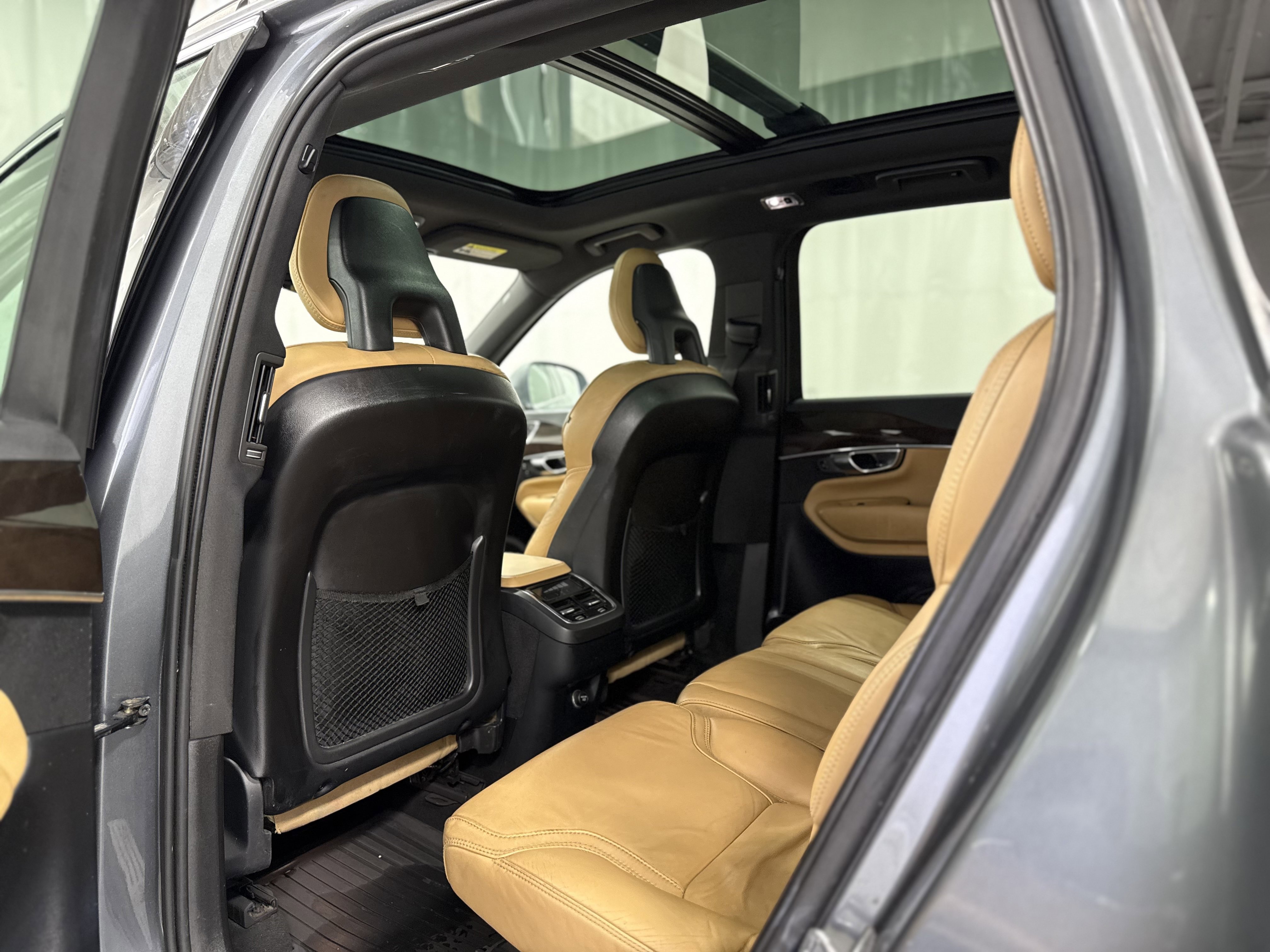 Used 2017 Volvo XC90 T6 Momentum w/ Vision Package image 23