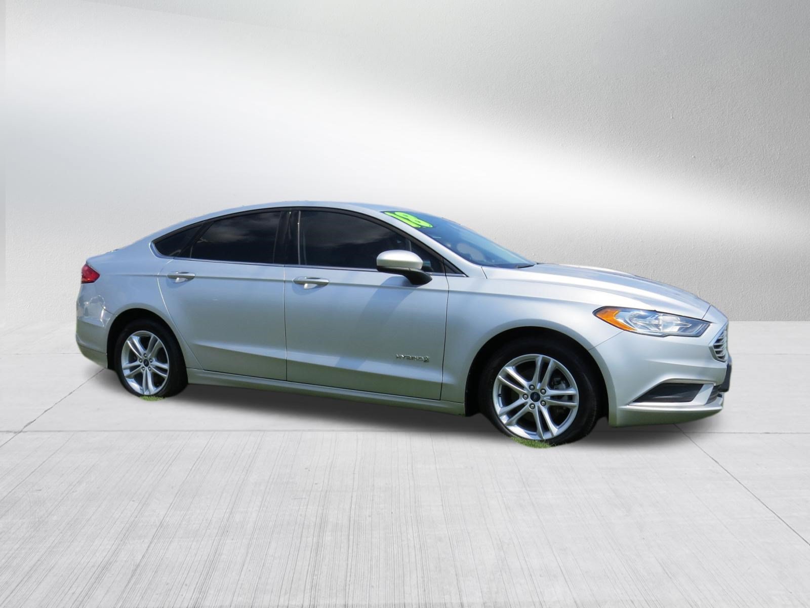 Used 2018 Ford Fusion S FWD image 2