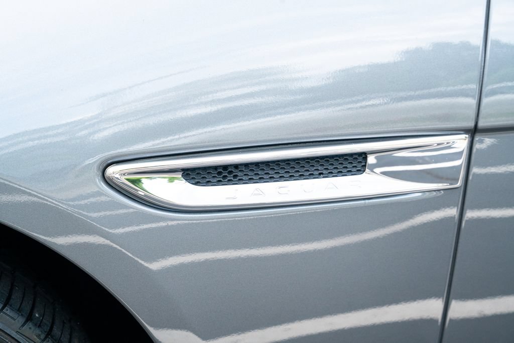 Used 2020 Jaguar XF Premium RWD image 22