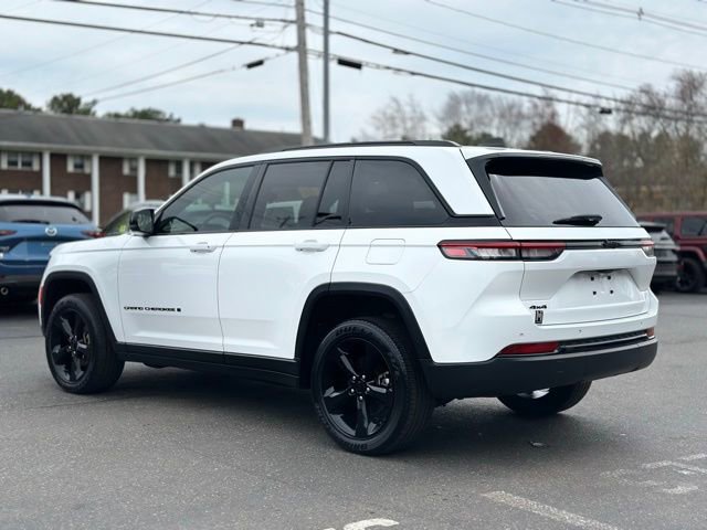 Used 2023 Jeep Grand Cherokee Altitude AWD/4WD image 4