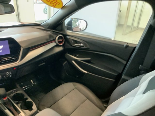 Used 2024 Chevrolet Trax RS image 28