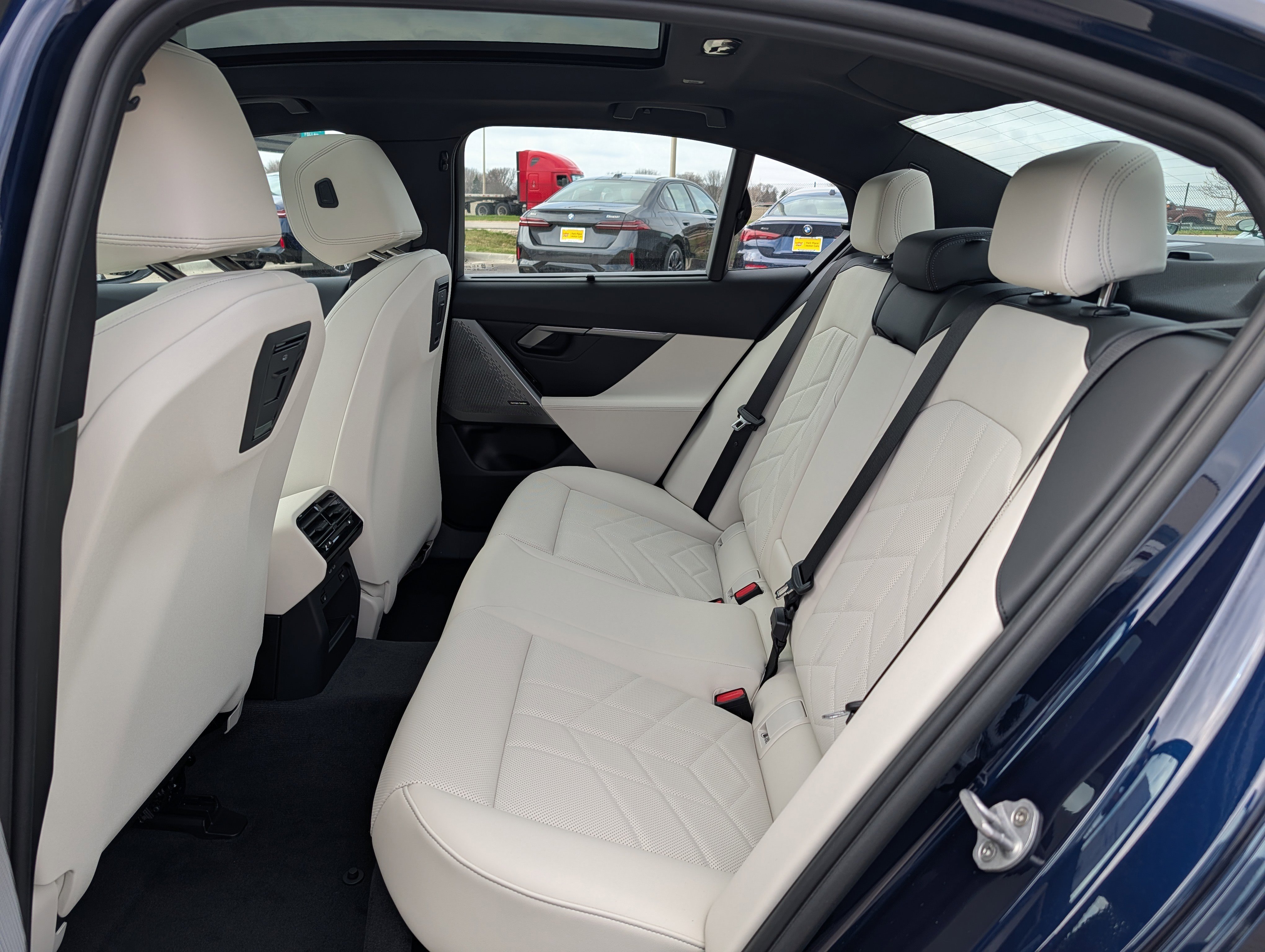 New 2026 BMW 540i xDrive w/ Executive Package AWD/4WD image 6