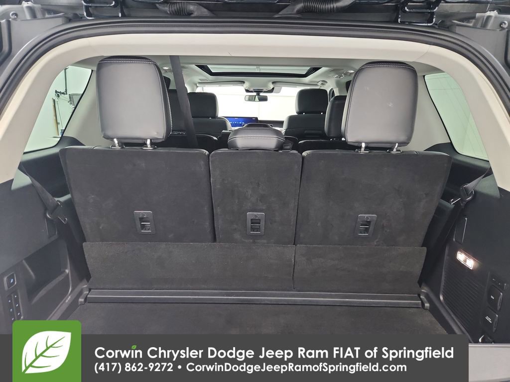 Used 2025 Ford Expedition Platinum w/ Driver's Package image 32