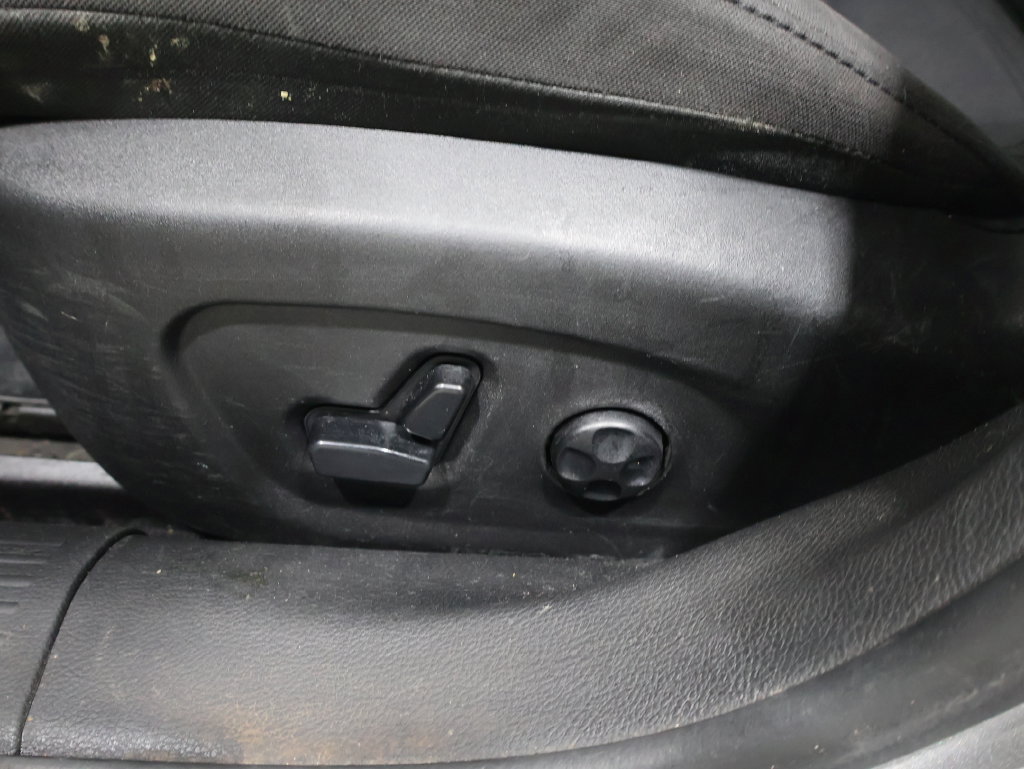 Used 2015 Chrysler 200 Limited w/ Convenience Group FWD image 12
