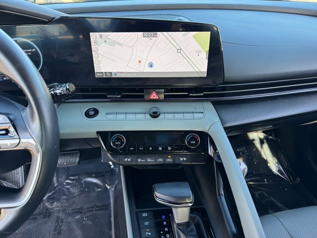 Used 2024 Hyundai Elantra Limited image 25