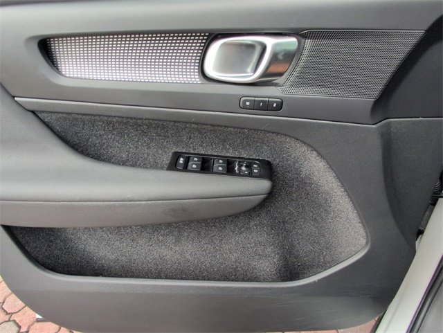 Used 2022 Volvo XC40 P8 Recharge Plus image 31