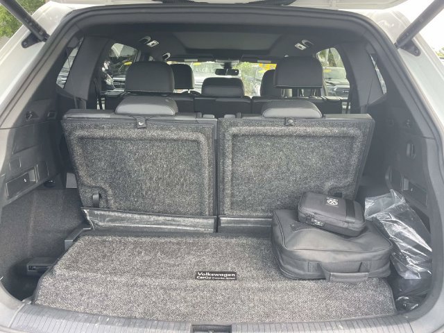 Certified 2023 Volkswagen Tiguan SE R-Line FWD image 10