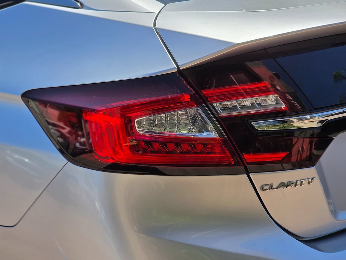 Used 2018 Honda Clarity Touring image 11