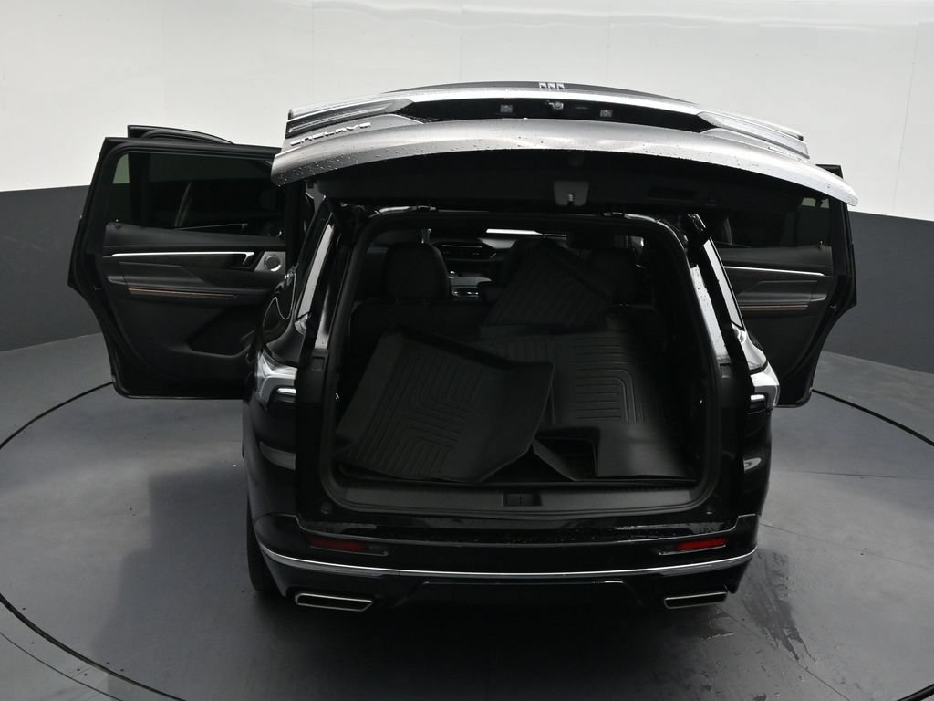 Used 2025 Buick Enclave Avenir w/ Trailering Package, 5000 lbs. FWD image 37