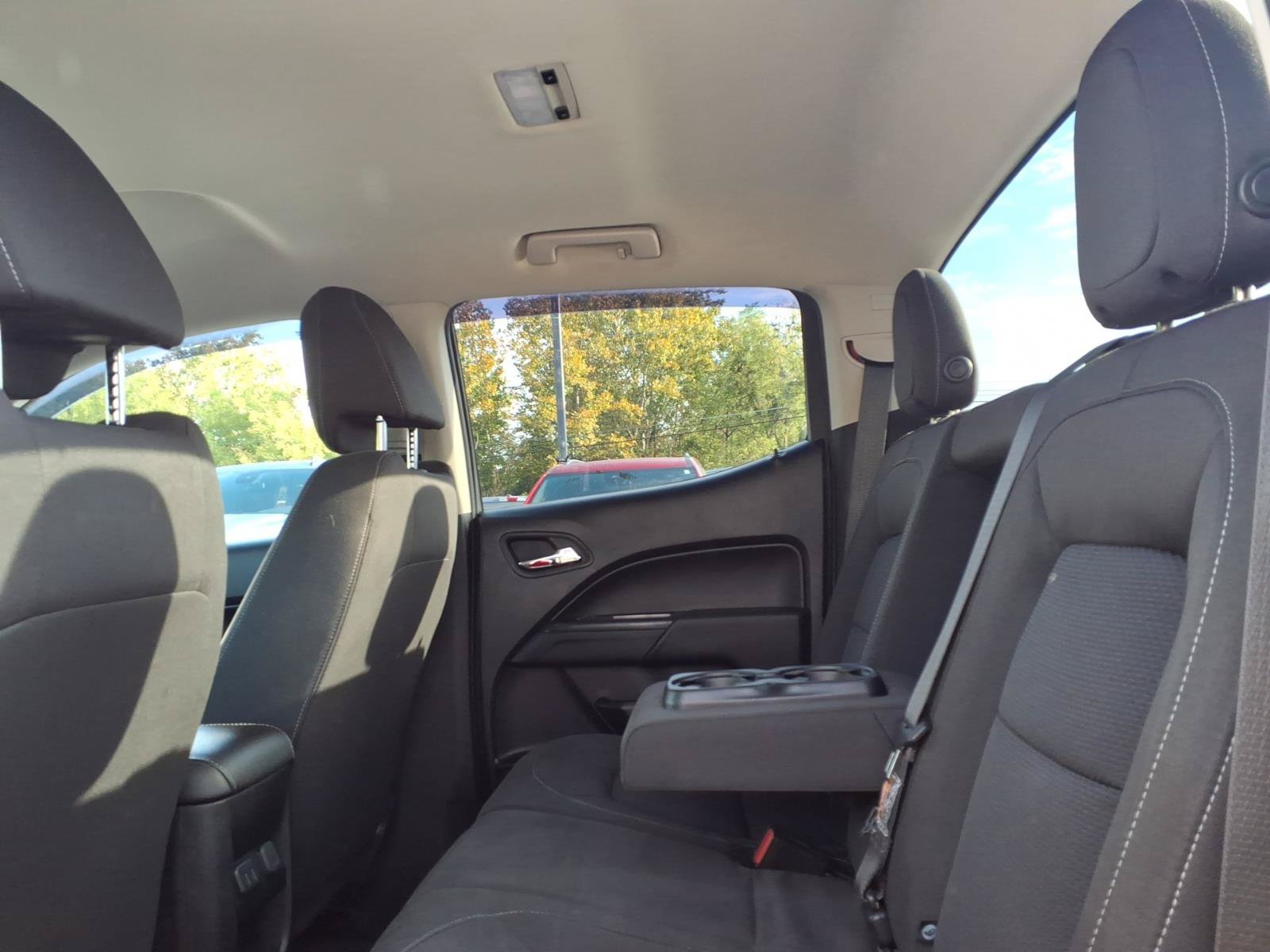 Used 2018 Chevrolet Colorado LT AWD/4WD image 11