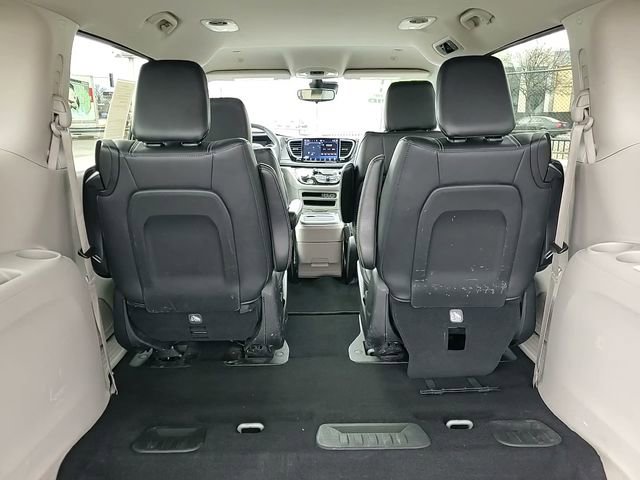 Used 2024 Chrysler Pacifica Select image 31