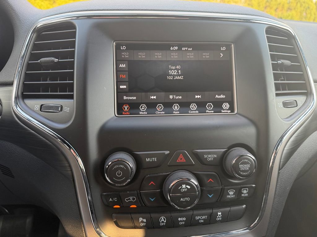 Used 2021 Jeep Grand Cherokee Laredo image 19