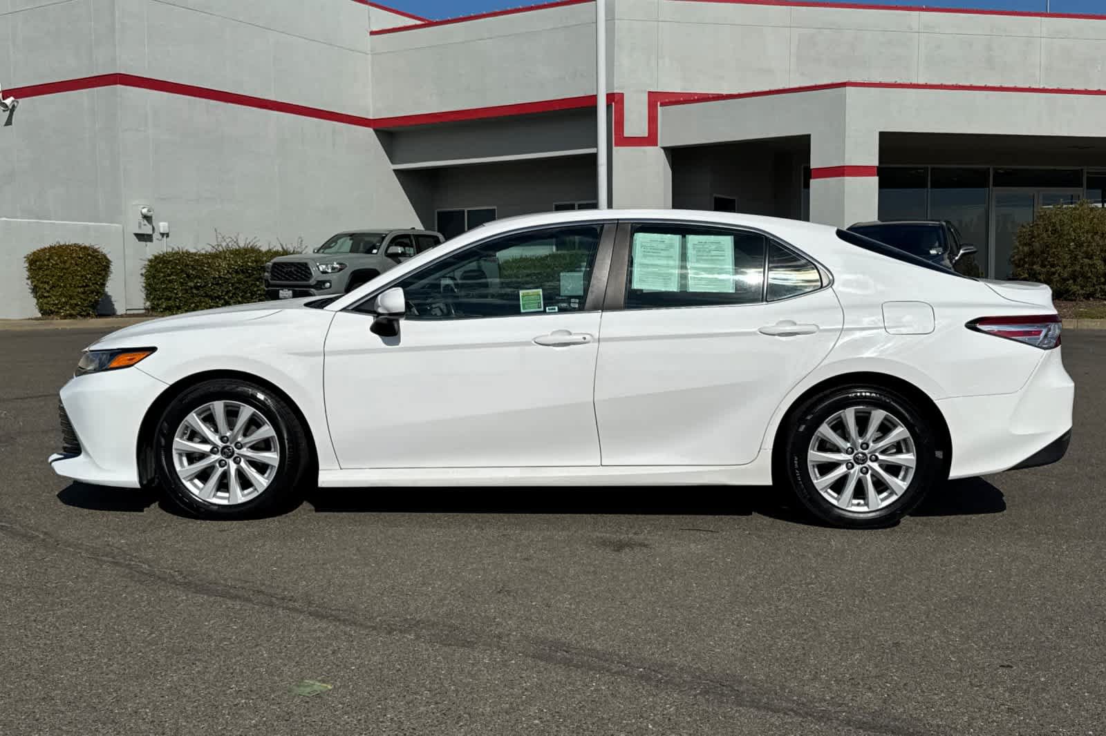 Used 2018 Toyota Camry LE FWD image 9