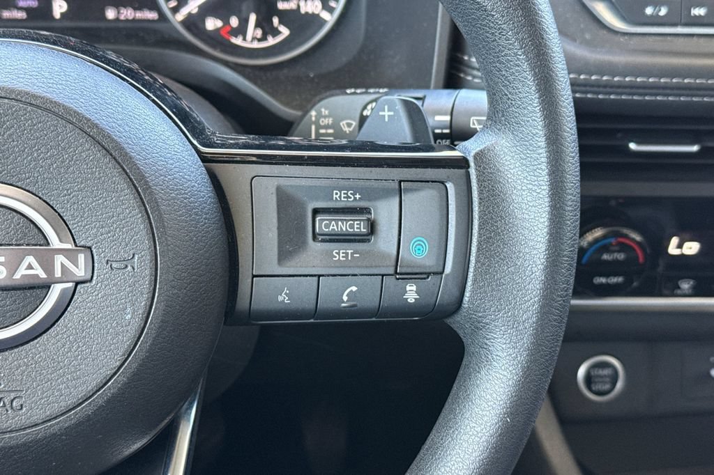 Used 2023 Nissan Rogue SV AWD/4WD image 36