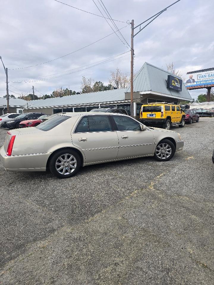 Used 2008 Cadillac DTS Luxury II w/ Trunk Convenience Package FWD image 5