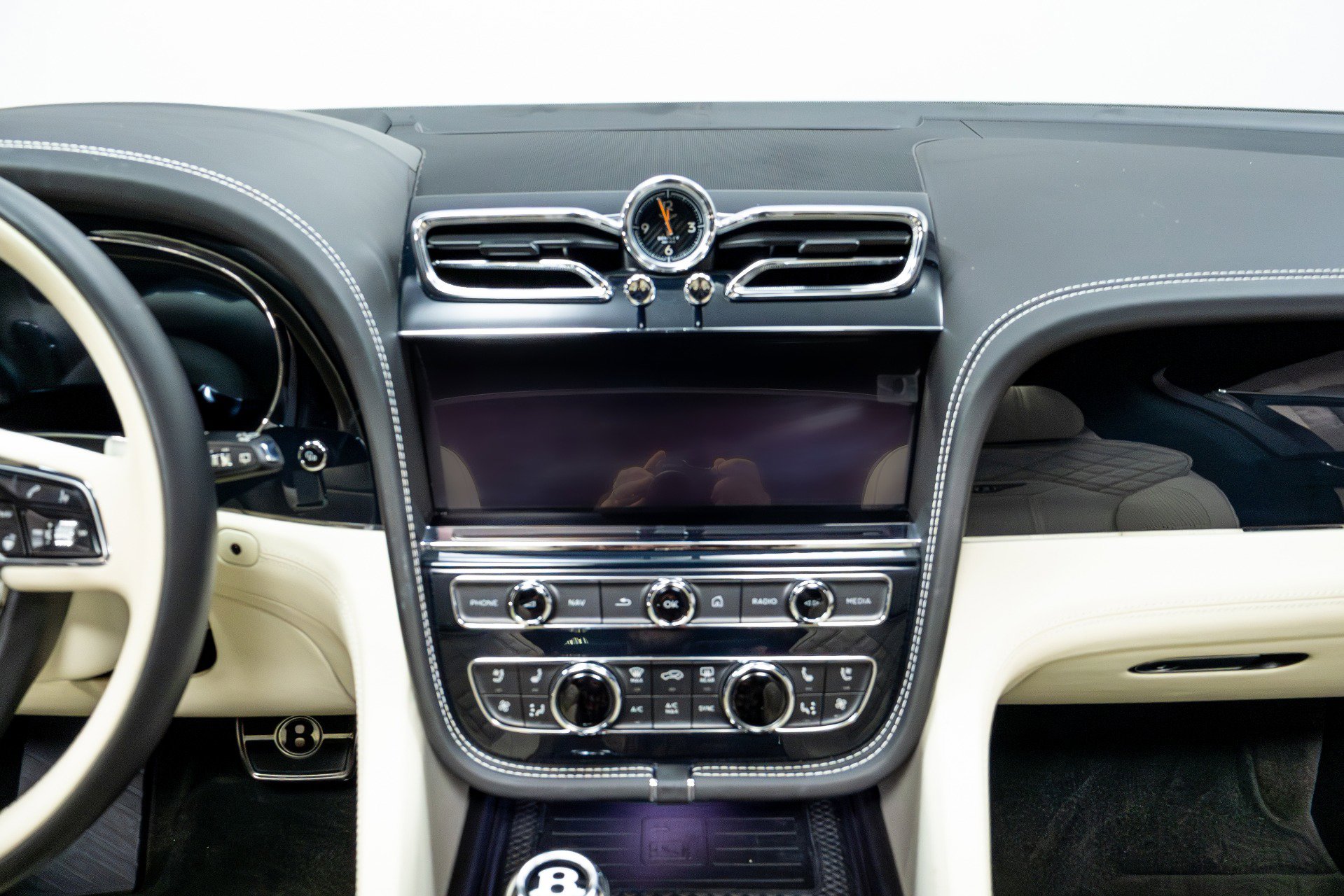 Used 2021 Bentley Bentayga w/ First Edition Specification image 40