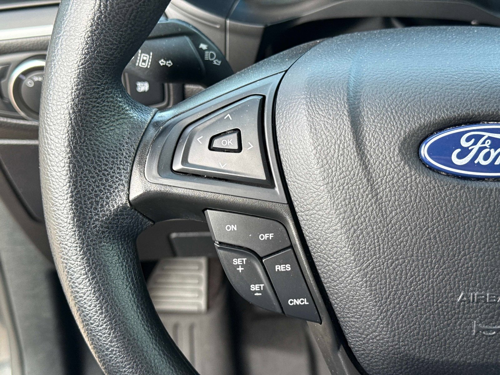 Used 2020 Ford Edge SE FWD image 31