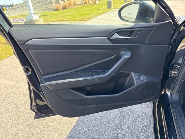 Used 2023 Volkswagen Jetta SE image 22