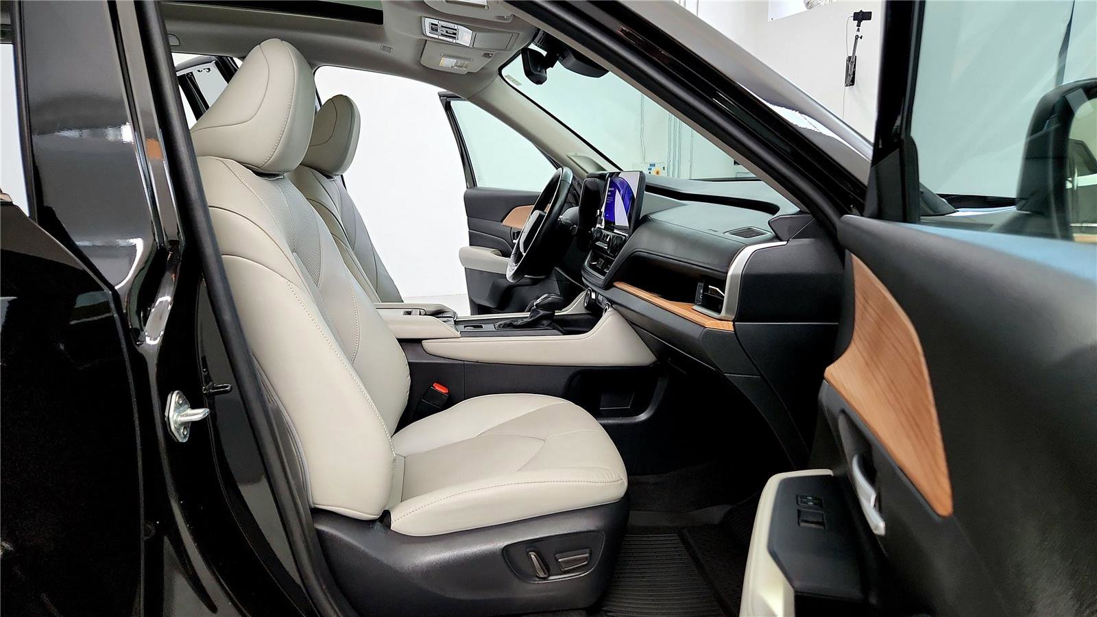 Used 2024 Toyota Grand Highlander Limited image 22