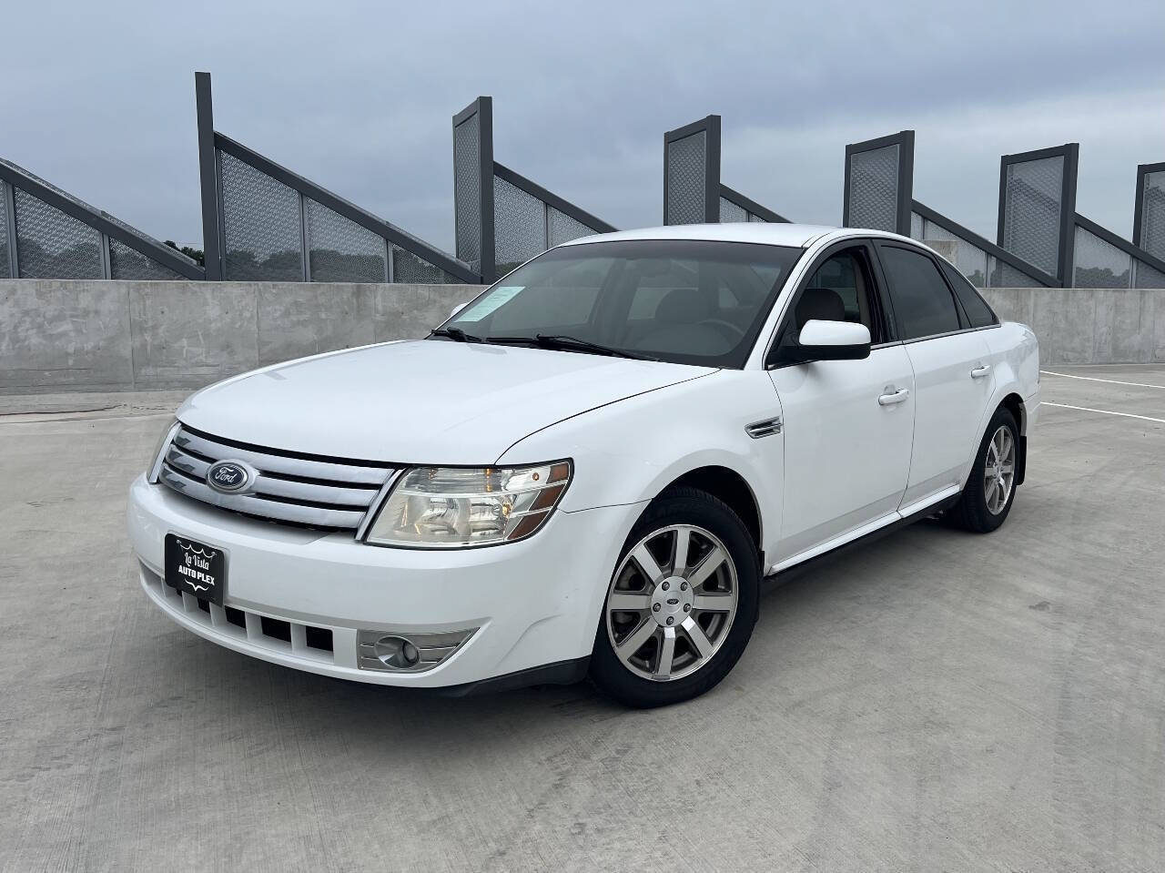 Used 2008 Ford Taurus SEL FWD image 2