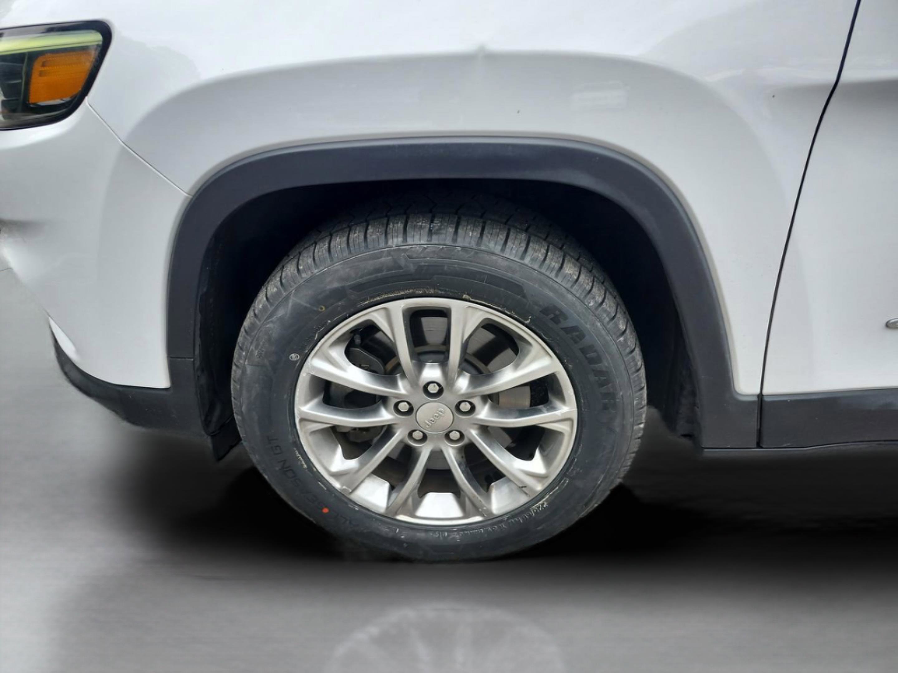 Used 2020 Jeep Cherokee Latitude Plus w/ Comfort/Convenience Group image 23