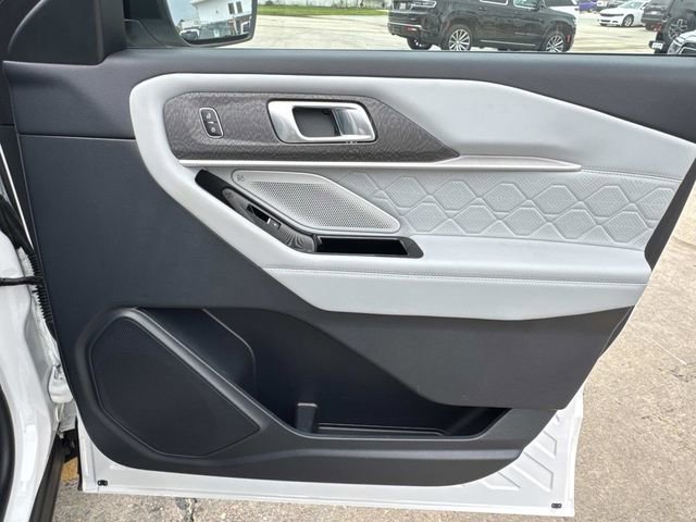 Used 2025 Ford Explorer Platinum w/ Ultimate Package image 18