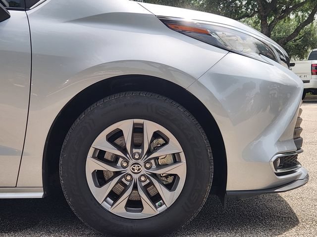Used 2022 Toyota Sienna XLE FWD image 9
