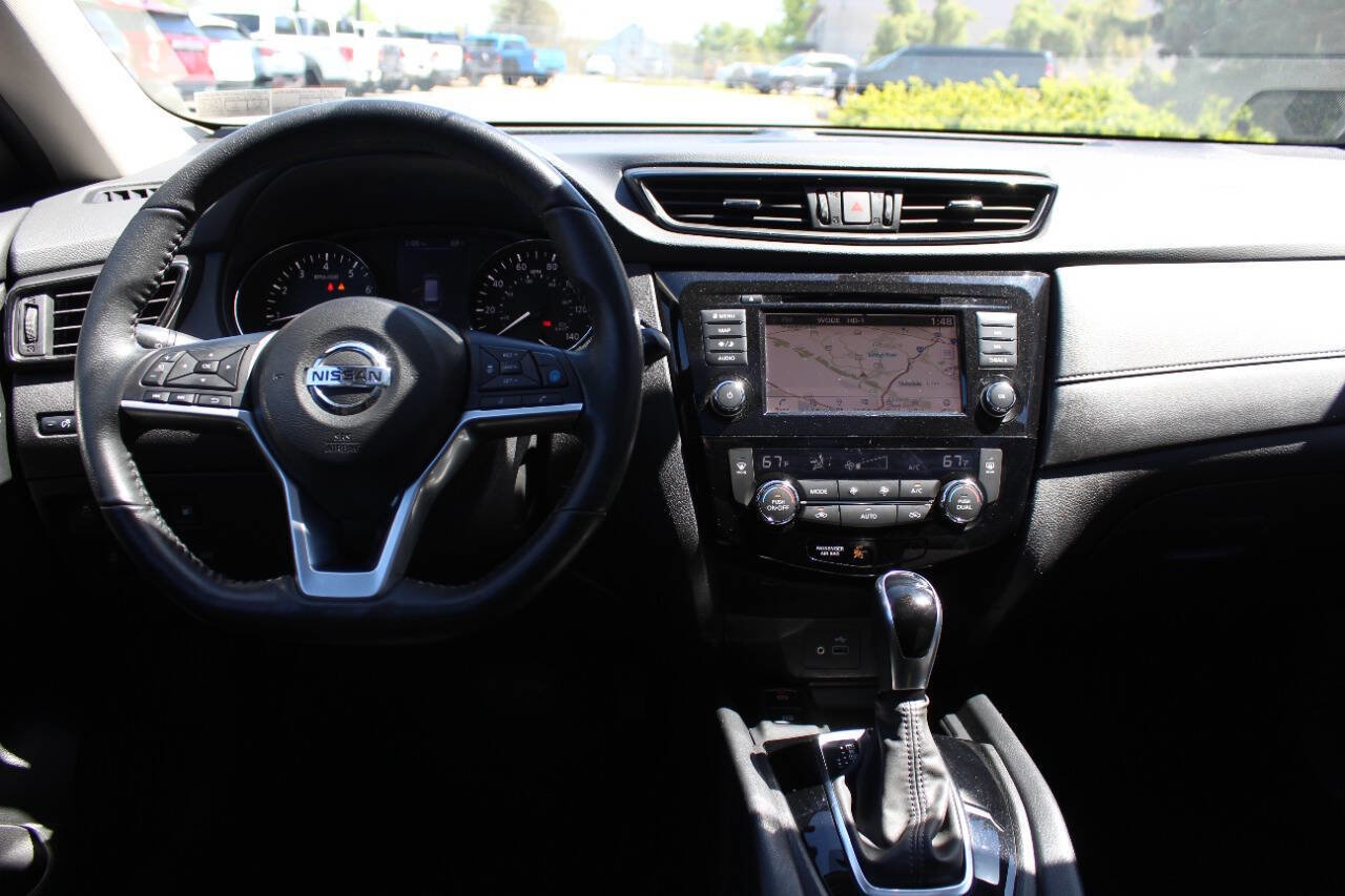 Used 2020 Nissan Rogue SV w/ Sun & Sound Touring Package AWD/4WD image 25