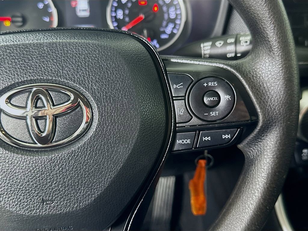 Used 2021 Toyota RAV4 LE image 23