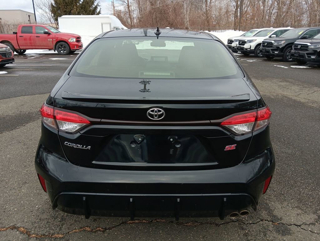 Used 2024 Toyota Corolla SE w/ SE Premium Package image 5
