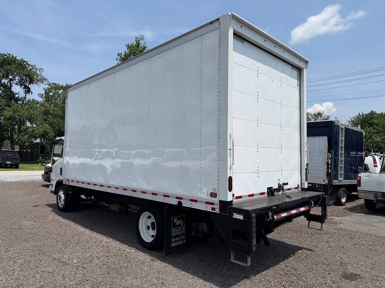 Used 2021 Isuzu NPR RWD image 4