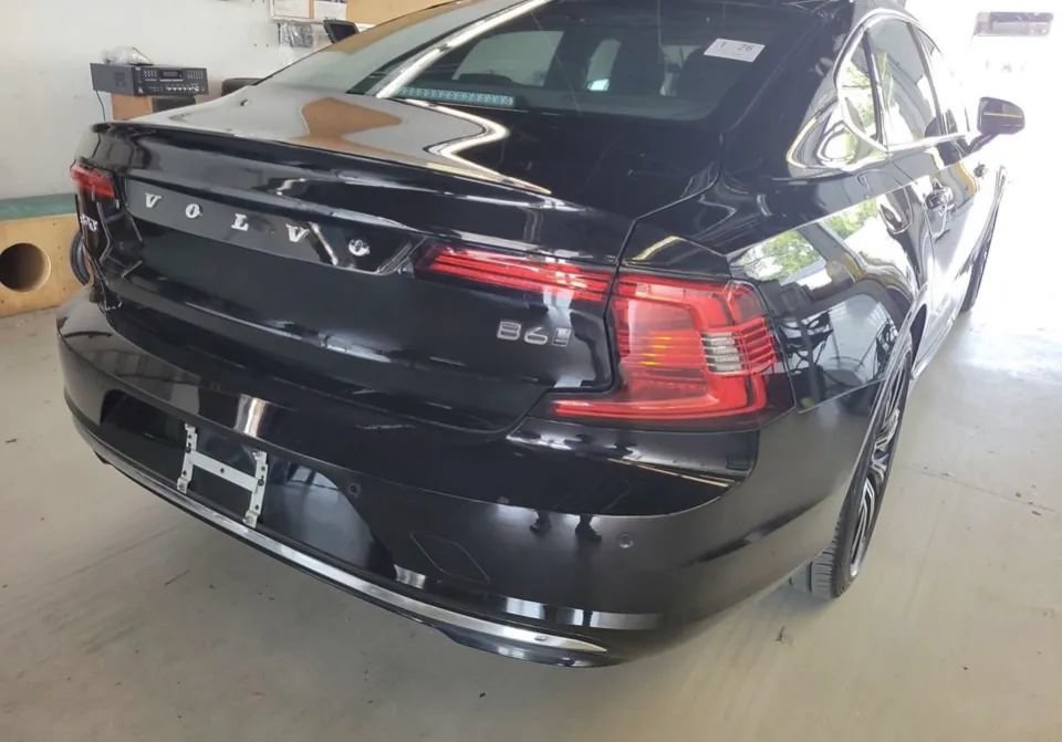 Used 2023 Volvo S90 B6 Plus AWD/4WD image 3