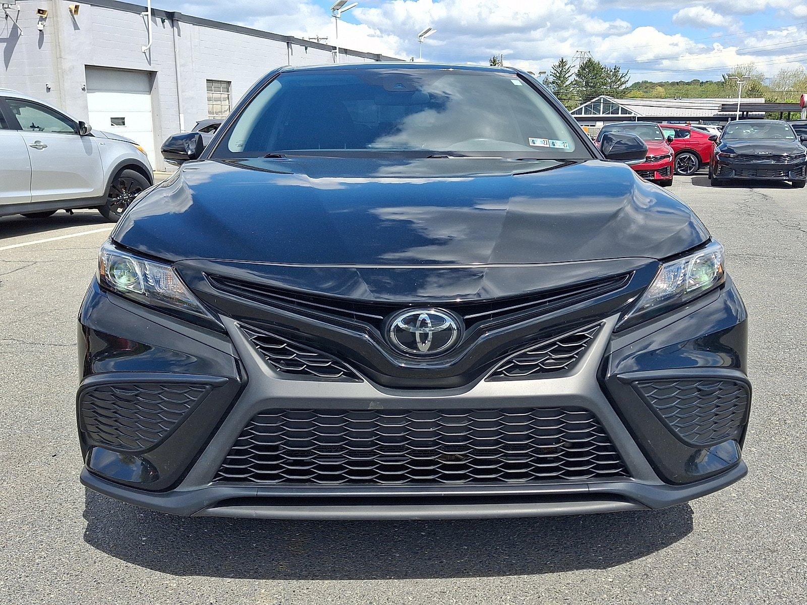 Used 2023 Toyota Camry SE FWD image 2